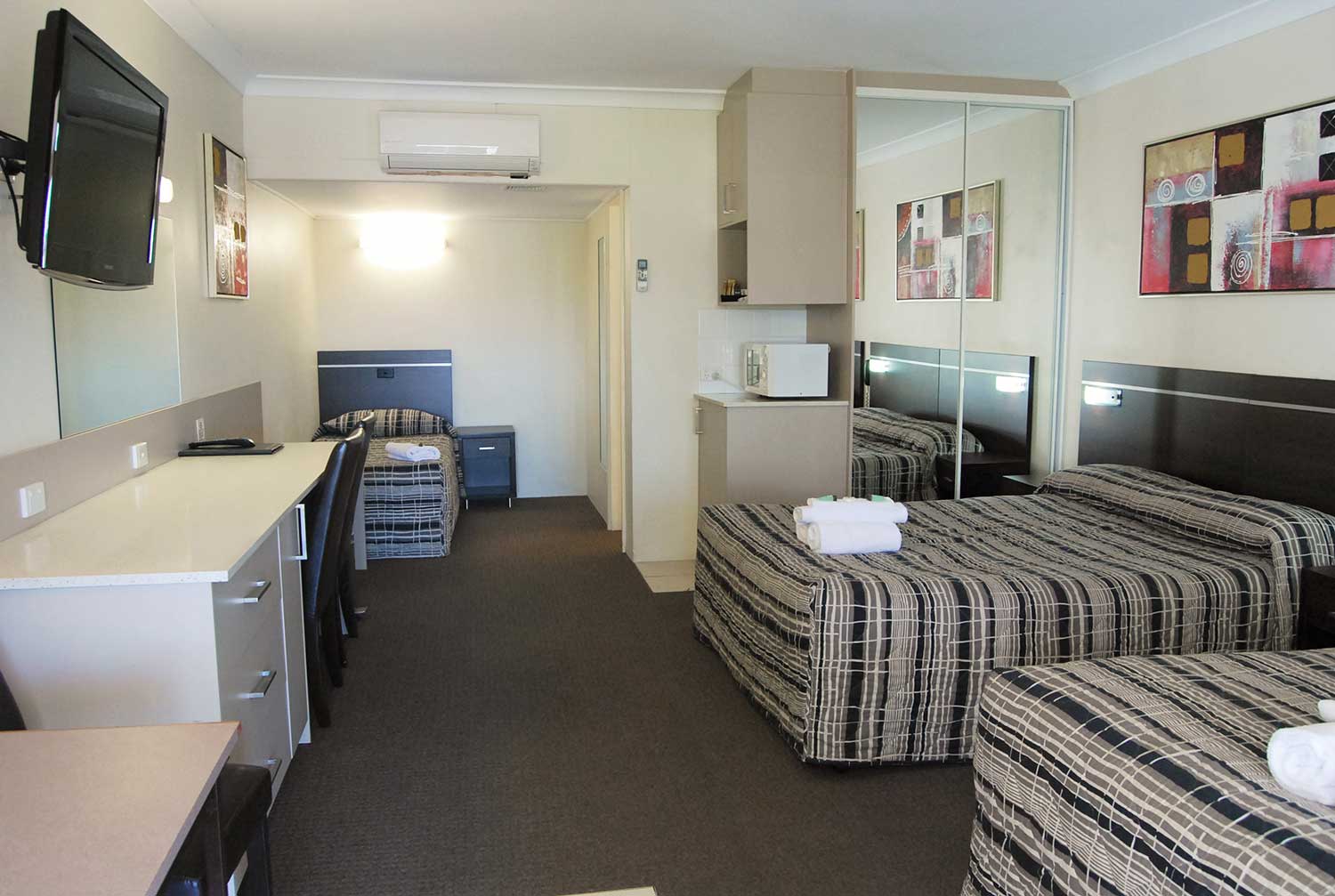 Two Bedroom Unit Room Dubbo